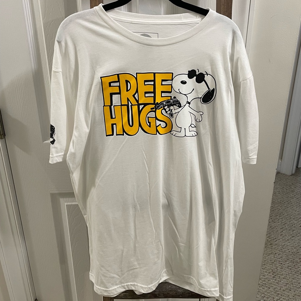 Zero Foxtrot T-Shirt Size XL white Free Hugs